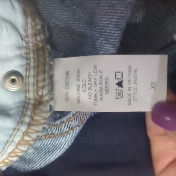 PINKBLUSH Distressed Maternity Denim Shorts ~ NWOT - Picture 11 of 13